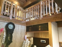 ⑧古民家レストラン　阿蘇　はなびし　1階玄関ホール完成
玄関ホールには2階の小屋組みまで見る事が出来る吹抜けがあります。
