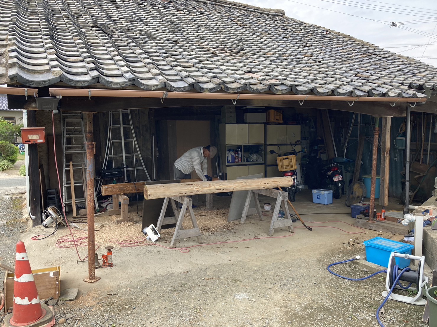 【宗像市　Ｙ様邸】納屋の軒を支える柱が腐食したので新しく柱を取替えまし